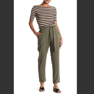 NWT KNOW ONE CARES Paperbag Waist Green Ankle Pant